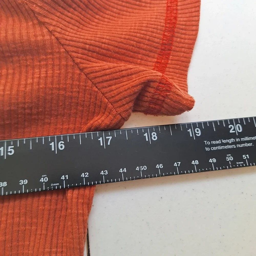 Fashion Womens Burnt Orange Ribbed Henley Short Sleeve Top Size Medium Rust
